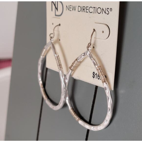 Silver Tone Hammered Teardrop Dangle Earrings Wire Wrap Accents New Directions - Picture 4 of 7